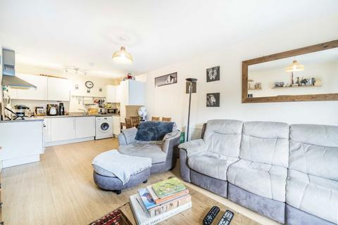 2 bedroom flat for sale, St. Georges Grove, London SW17
