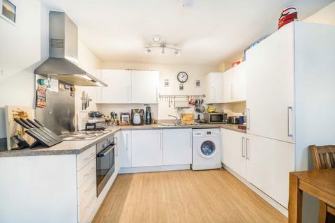 2 bedroom flat for sale, St. Georges Grove, London SW17