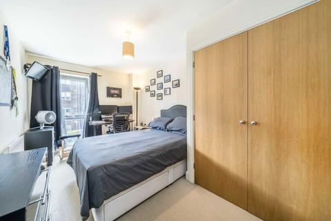 2 bedroom flat for sale, St. Georges Grove, London SW17