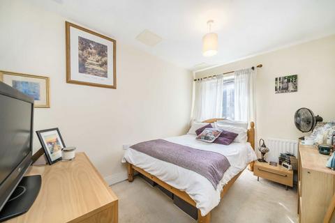 2 bedroom flat for sale, St. Georges Grove, London SW17