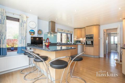 4 bedroom detached house for sale, The Common, Brinkworth SN15 5