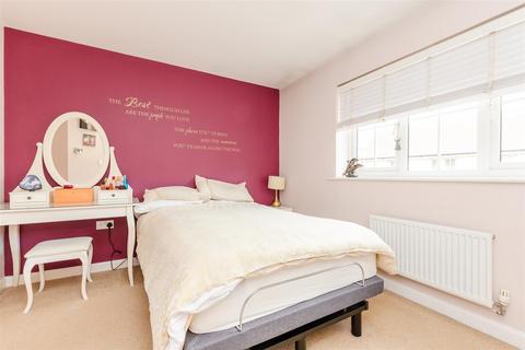 22 Laurence Rise, Dartford, DA2 6FX
