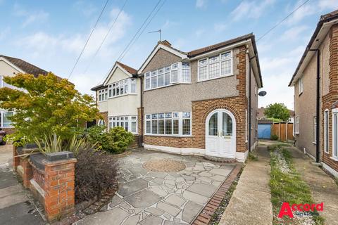 Don Way, Romford, RM1