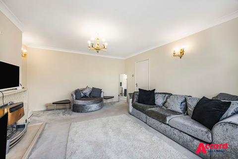 3 bedroom semi-detached house for sale, Don Way, Romford, RM1