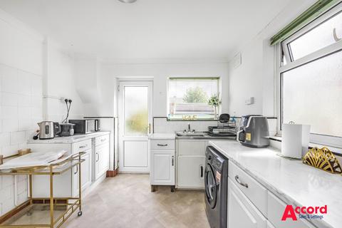 10 Don Way, Romford, RM1 4YR