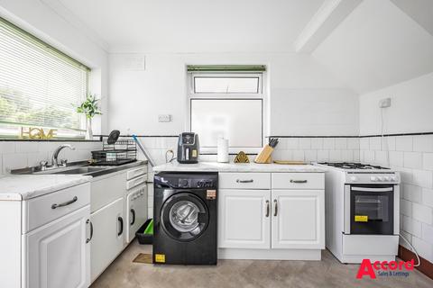 10 Don Way, Romford, RM1 4YR