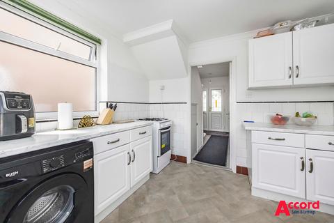 10 Don Way, Romford, RM1 4YR