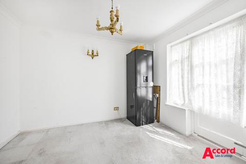 10 Don Way, Romford, RM1 4YR