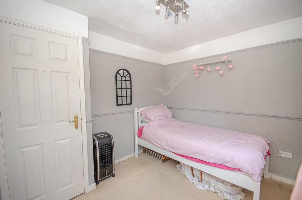 Bedroom three pic 2.jpg