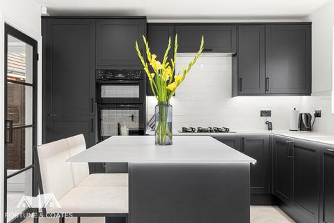 6 bedroom detached house for sale, Chelsea Gardens, Harlow