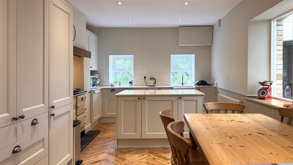 Kitchen 1.jpg