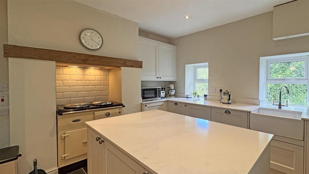 Kitchen 2.jpg