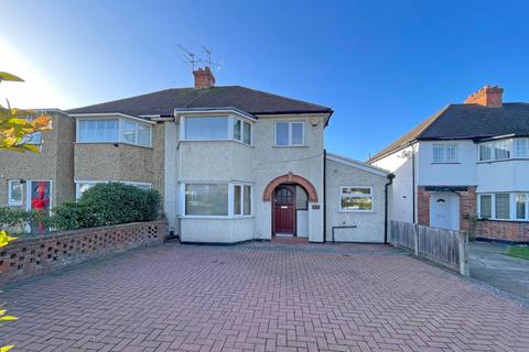 3 bedroom semi-detached house to rent, Kingston Road, Epsom, KT19