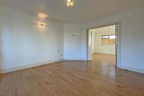 3 bedroom semi-detached house to rent, Kingston Road, Epsom, KT19