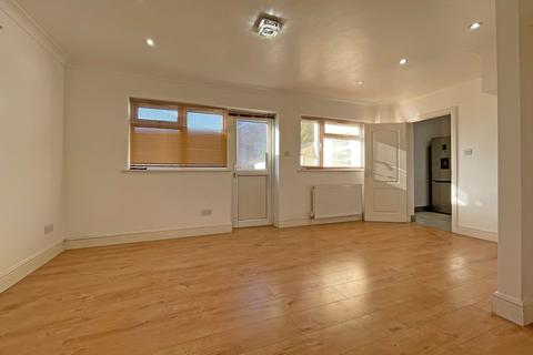 3 bedroom semi-detached house to rent, Kingston Road, Epsom, KT19