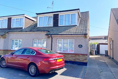 2 bedroom semi-detached house for sale, Meesons Mead, Rochford SS4
