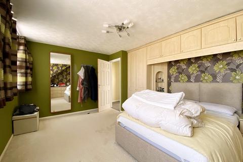 2 bedroom semi-detached house for sale, Meesons Mead, Rochford SS4