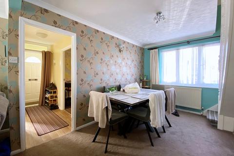 2 bedroom semi-detached house for sale, Meesons Mead, Rochford SS4