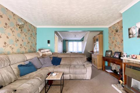 2 bedroom semi-detached house for sale, Meesons Mead, Rochford SS4