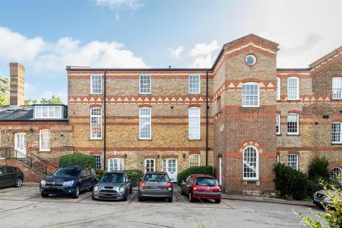 2 bedroom flat for sale, Southdowns Park, Haywards Heath