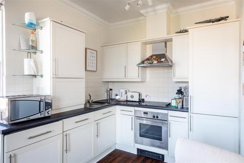 2 bedroom flat for sale, Southdowns Park, Haywards Heath