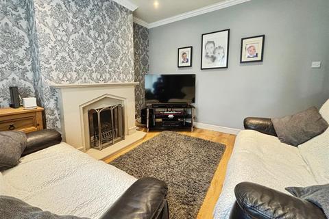 undefined, Leafield Avenue, Bradford BD2