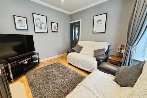 undefined, Leafield Avenue, Bradford BD2