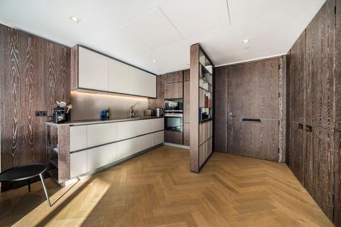 1 bedroom flat for sale, Circus Road West, London SW11
