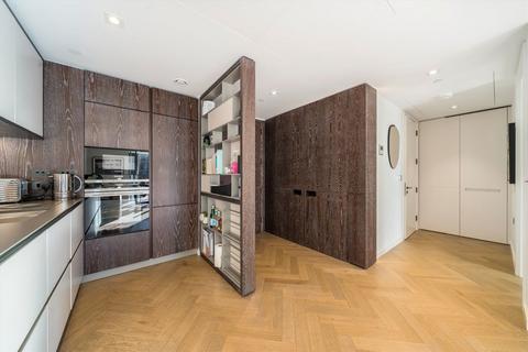 1 bedroom flat for sale, Circus Road West, London SW11