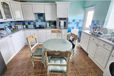 3 bedroom terraced house for sale, Birchfield Road East, Abington NN3
