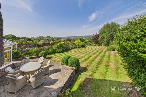 5 bedroom detached house for sale, North Avenue, Ashbourne
