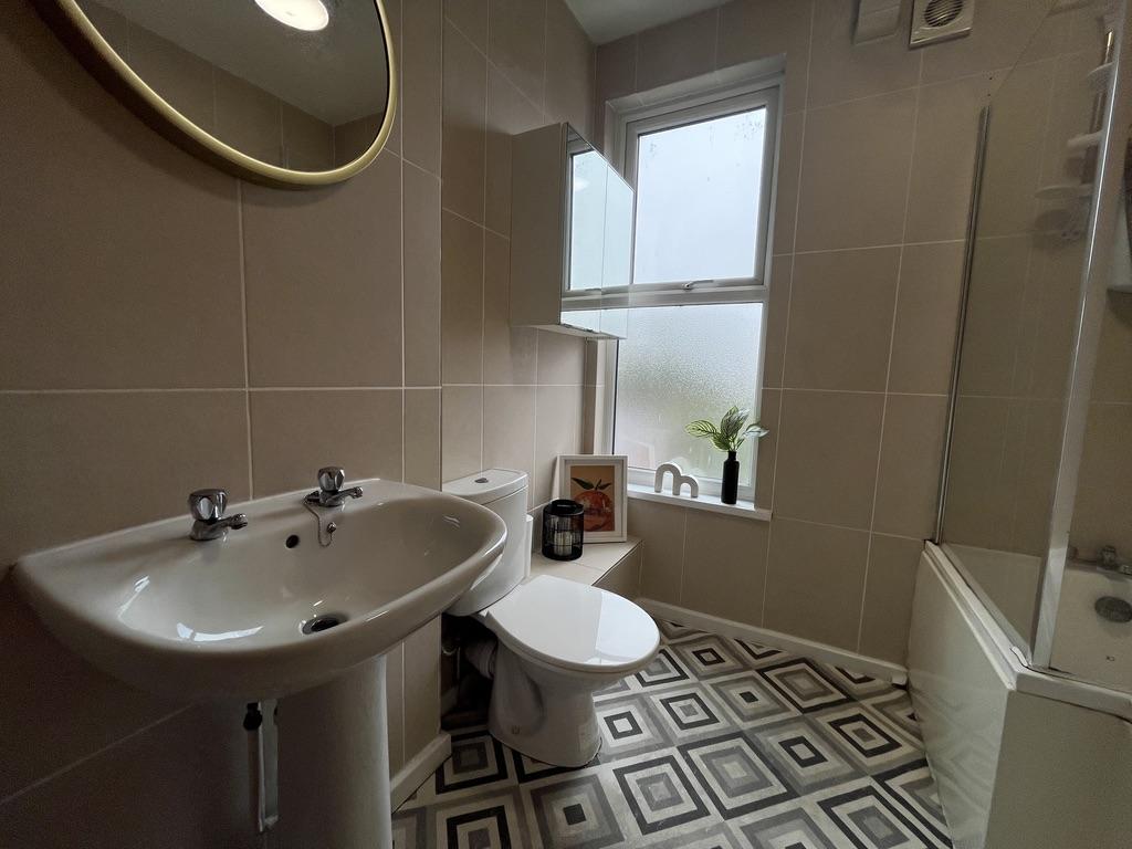 7823 BFC7-56 AF-4487-B2 C5-EEB3 E8 B5 C54 D 1 105 c.jpeg