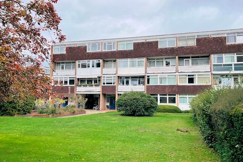 2 bedroom flat for sale, Woking GU22