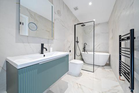 3 bedroom flat for sale, Thurlow Hill, West Dulwich, London, SE21
