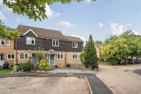Dunfee Way, West Byfleet, Surrey, KT14