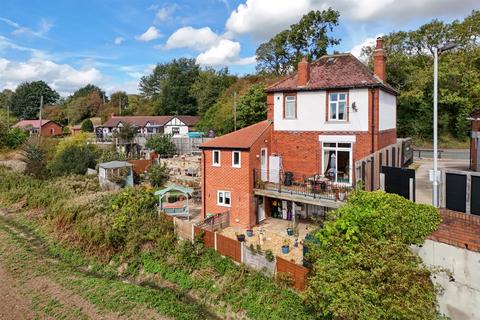 3 bedroom detached house for sale, Harrogate Road, Leathley LS21