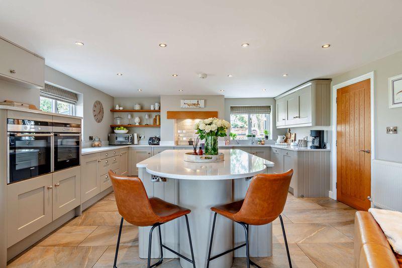 Breakfast Bar/...