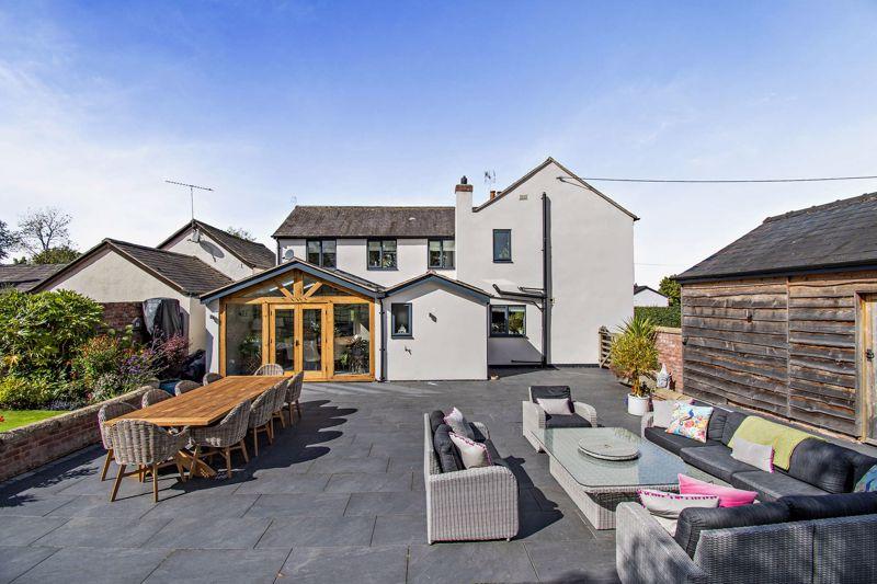 Patio/Entertaining