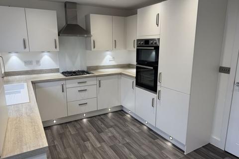 3 bedroom house to rent, York Road, Priorslee, Telford