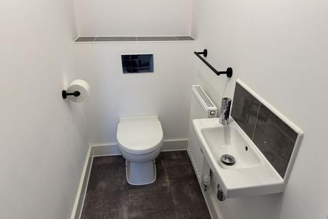 3 bedroom house to rent, York Road, Priorslee, Telford