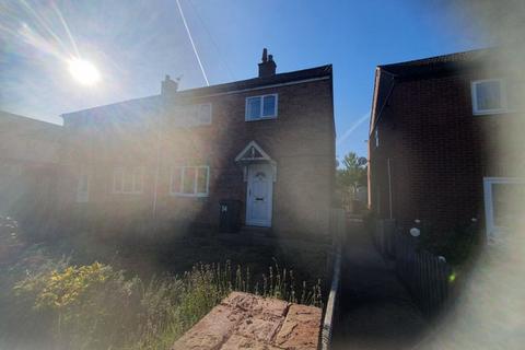 3 bedroom terraced house to rent, Queens Way, Atherstone