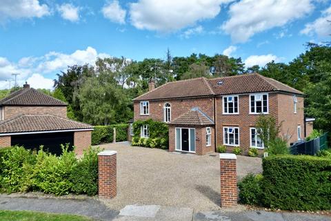 3 Llanvair Close, Ascot, SL5 9HX