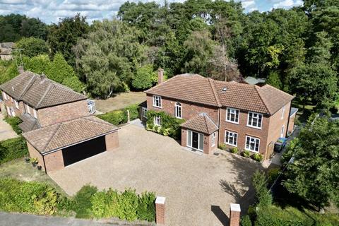 3 Llanvair Close, Ascot, SL5 9HX