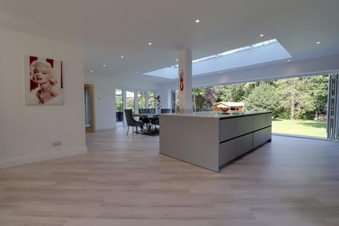 3 Llanvair Close, Ascot, SL5 9HX