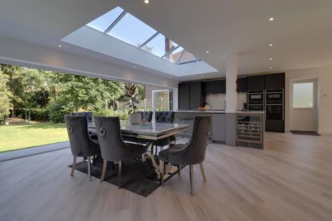 3 Llanvair Close, Ascot, SL5 9HX