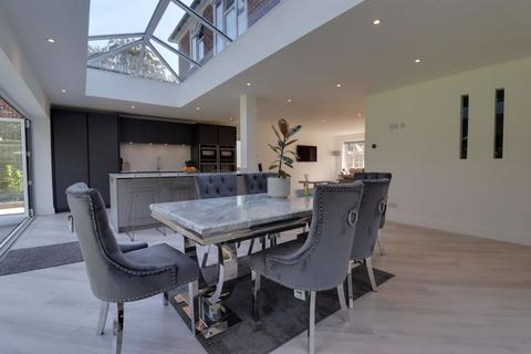 3 Llanvair Close, Ascot, SL5 9HX