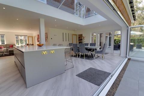 3 Llanvair Close, Ascot, SL5 9HX