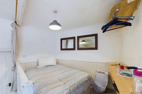 1 bedroom apartment for sale, Saracen Place, Penryn - Tucked away