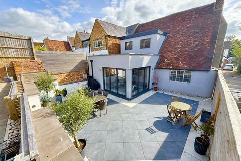 4 bedroom cottage for sale, Watling Street, Little Brickhill MK17