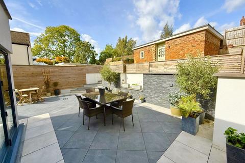 4 bedroom cottage for sale, Watling Street, Little Brickhill MK17